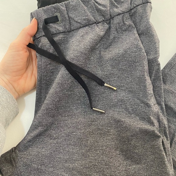 Lululemon on the fly 7/8 pants - Picture 4 of 5